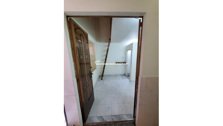 CHO THUÊ PHÒNG TRỌ 1/8 ĐƯỜNG SỐ 10 P.TÂN HƯNG, 22M CHỈ 3TR/TH. LH:0919005798.